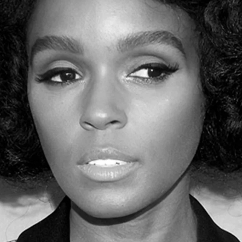 Delicate Round Cheekbones