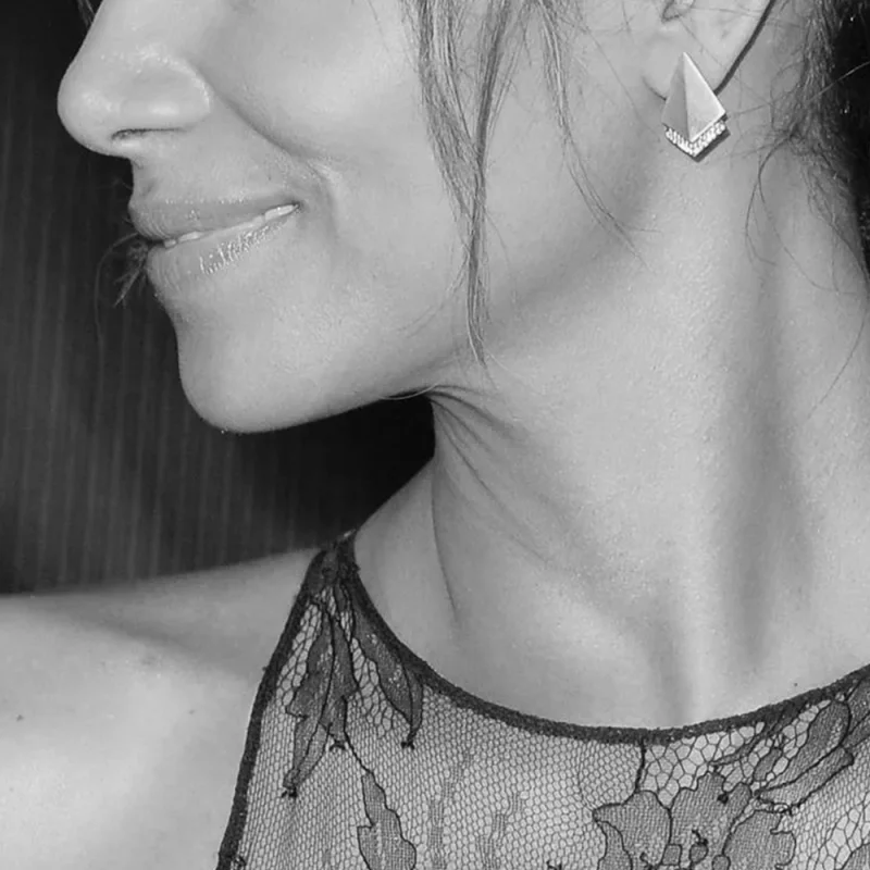 Delicate Round Jawline